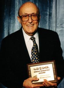 Will Eisner con un Eisner Award